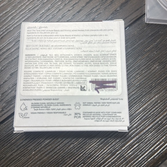 New New HUDA BEAUTY GLOWISH Luminous Pressed Powder Shade 13 EXTRA RICH - Picture 5 of 5